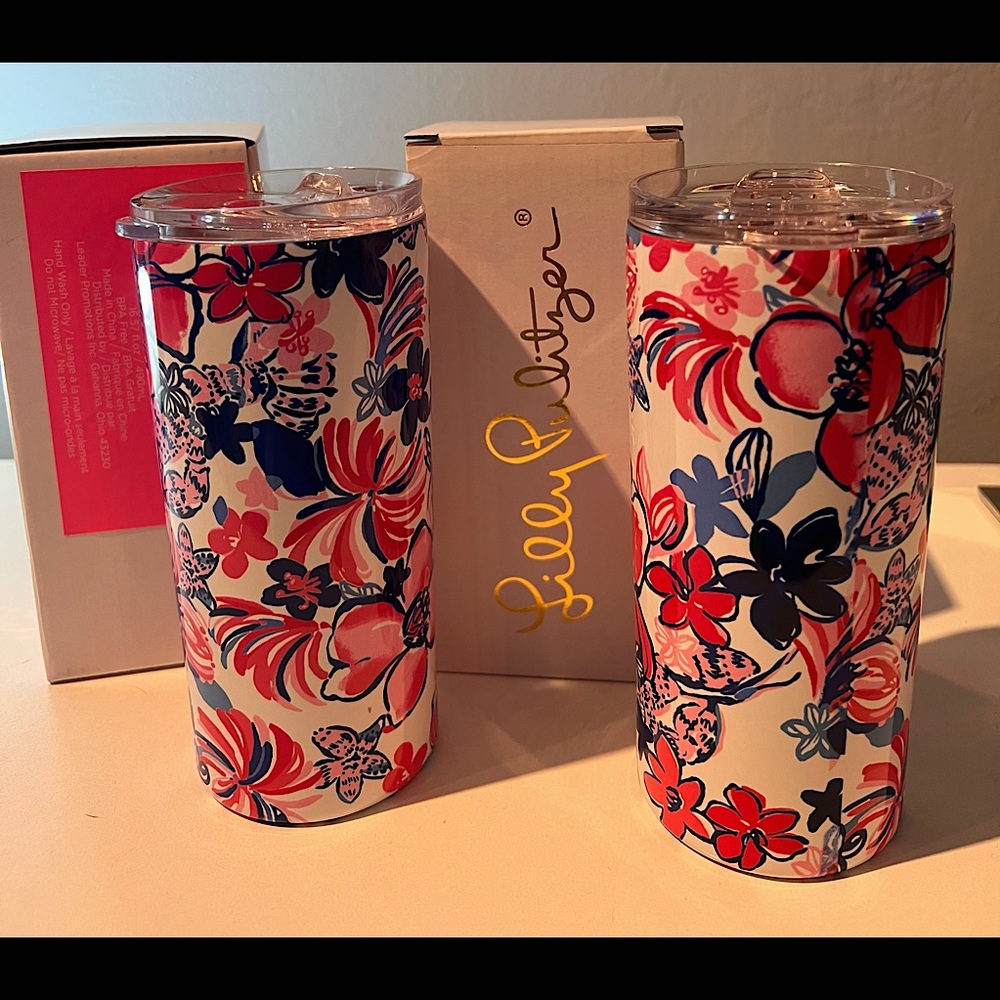 New in box- 2 Lilly Pulitzer slim tumblers 16.57 oz/450 ml each style 010232